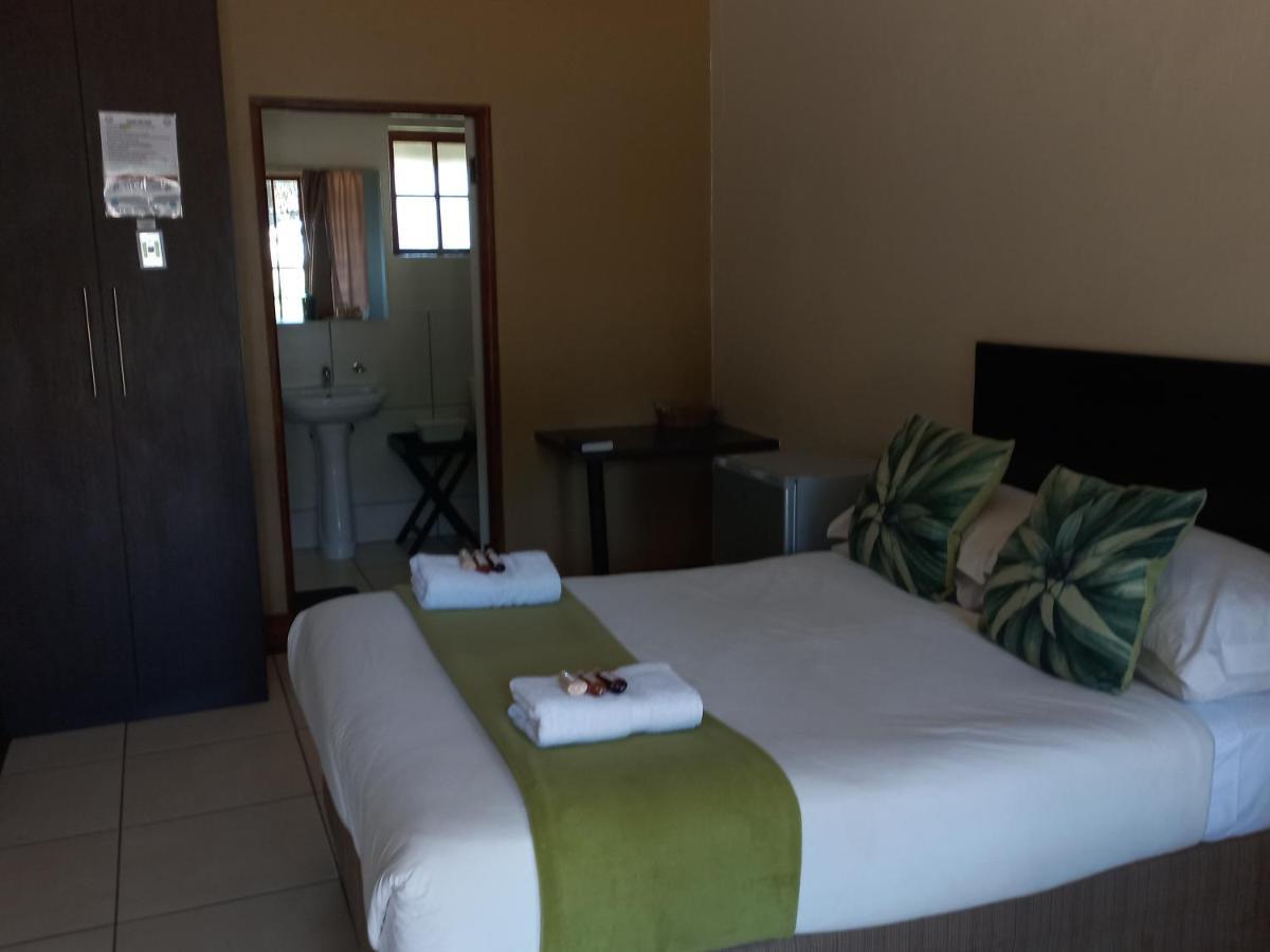 Or Tambo Guest House Kempton Park Dış mekan fotoğraf