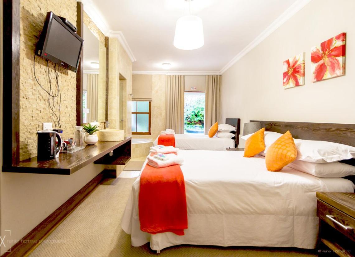 Or Tambo Guest House Kempton Park Dış mekan fotoğraf