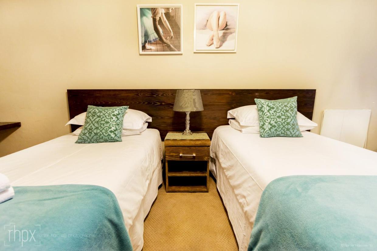 Or Tambo Guest House Kempton Park Dış mekan fotoğraf