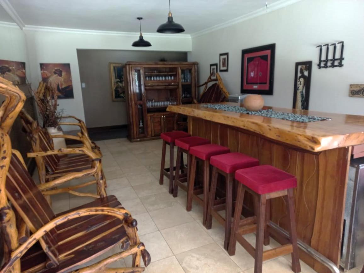 Or Tambo Guest House Kempton Park Dış mekan fotoğraf