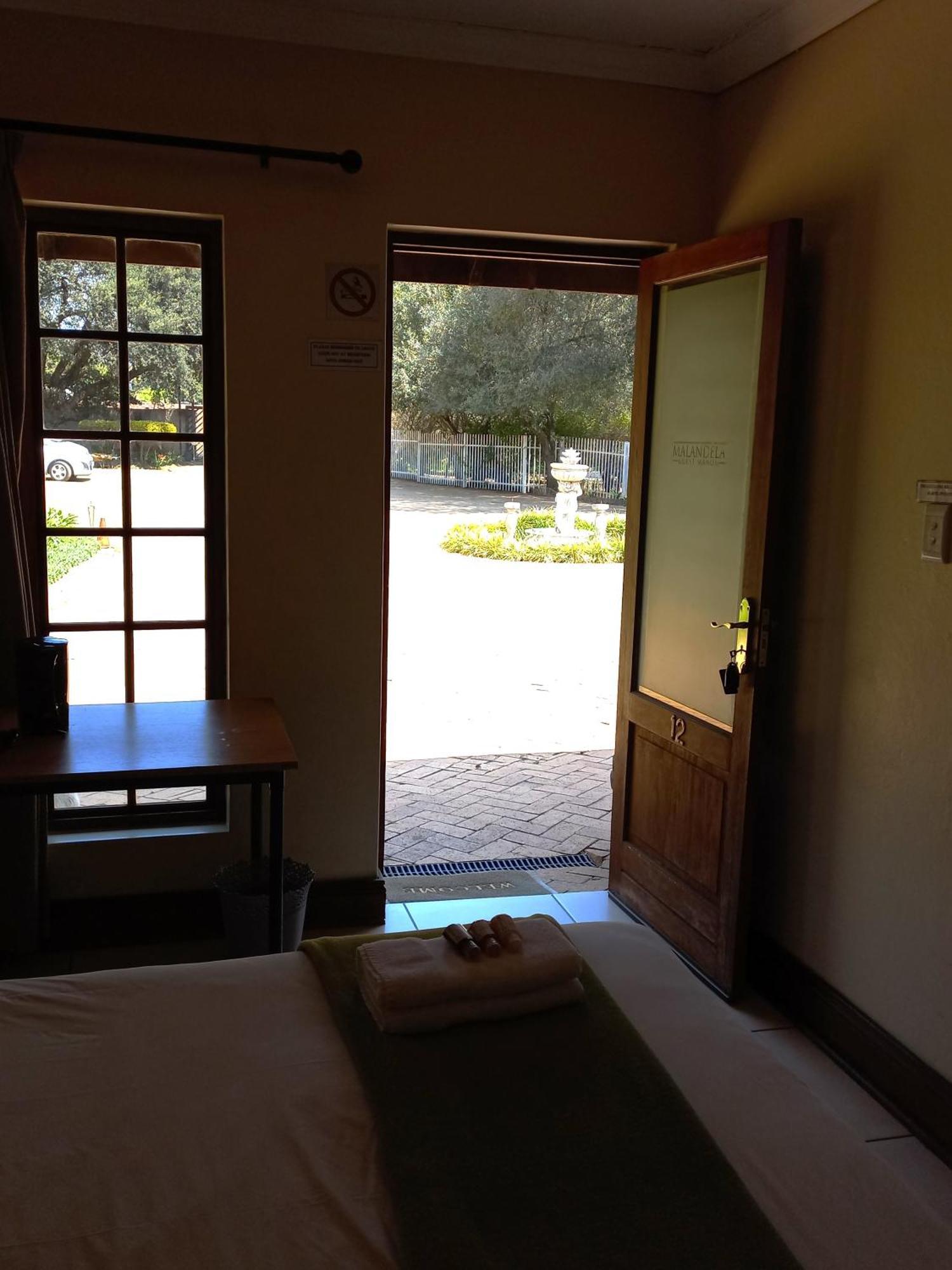 Or Tambo Guest House Kempton Park Dış mekan fotoğraf