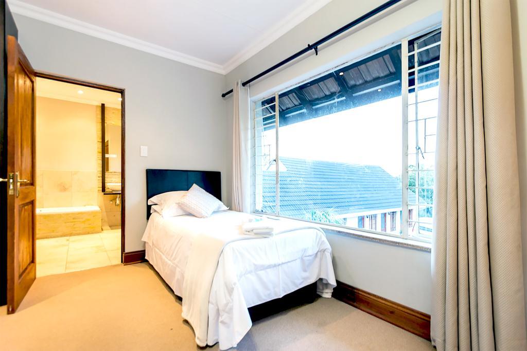Or Tambo Guest House Kempton Park Dış mekan fotoğraf