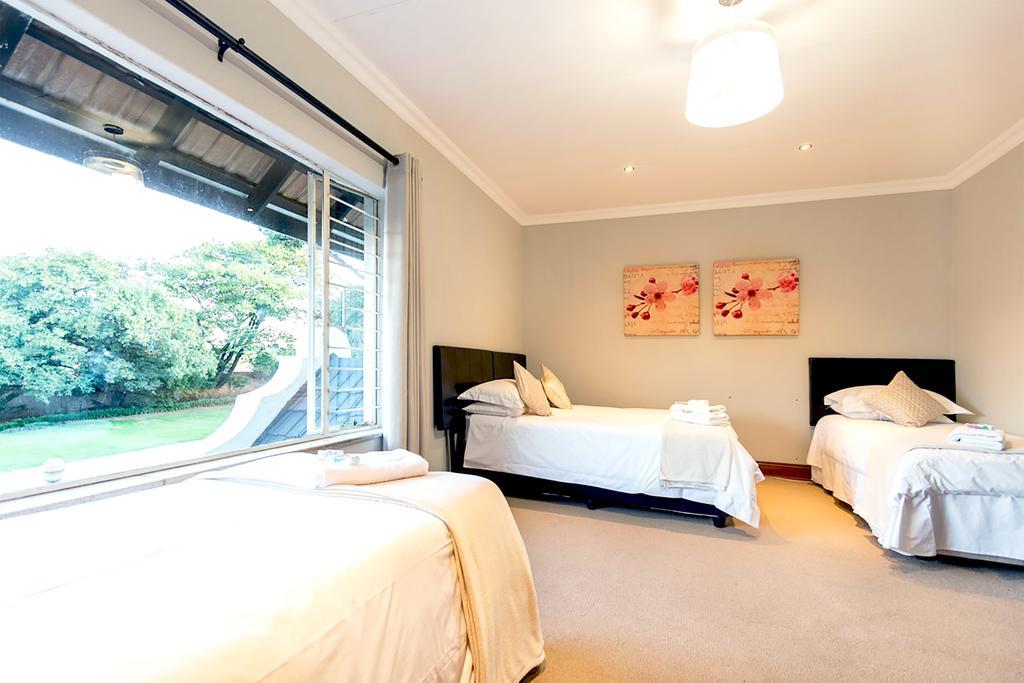 Or Tambo Guest House Kempton Park Dış mekan fotoğraf