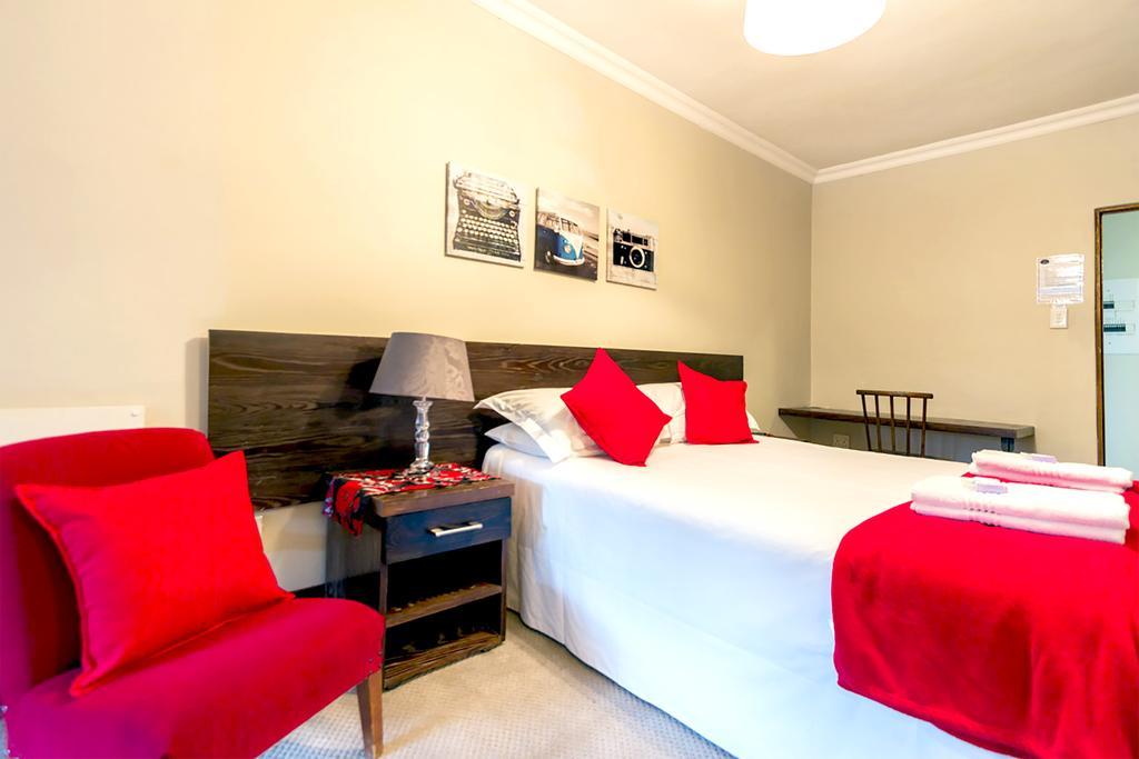 Or Tambo Guest House Kempton Park Dış mekan fotoğraf
