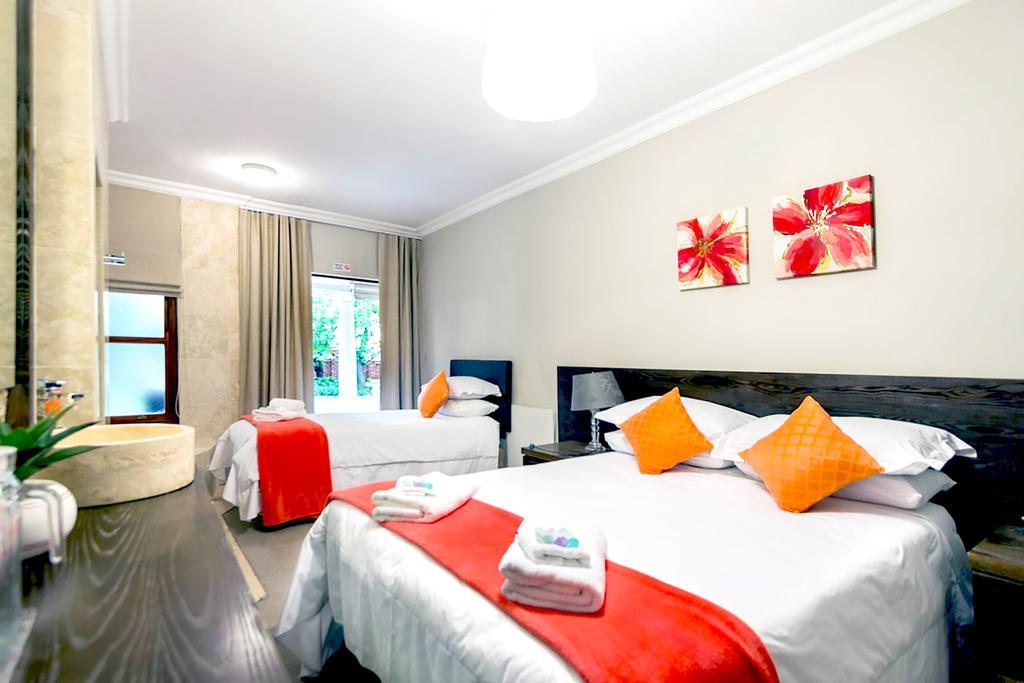 Or Tambo Guest House Kempton Park Dış mekan fotoğraf
